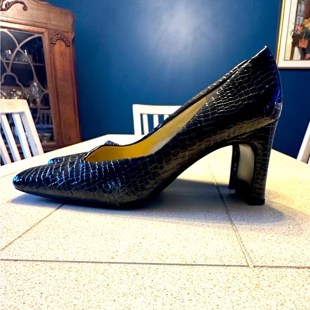 Bellini elegant Brown Croc-Embossed Heels size 8.5
